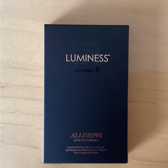 Luminess Alluring Eye and Lip Compact (8 Colors for Eye and Lip) - Picture 4 of 9